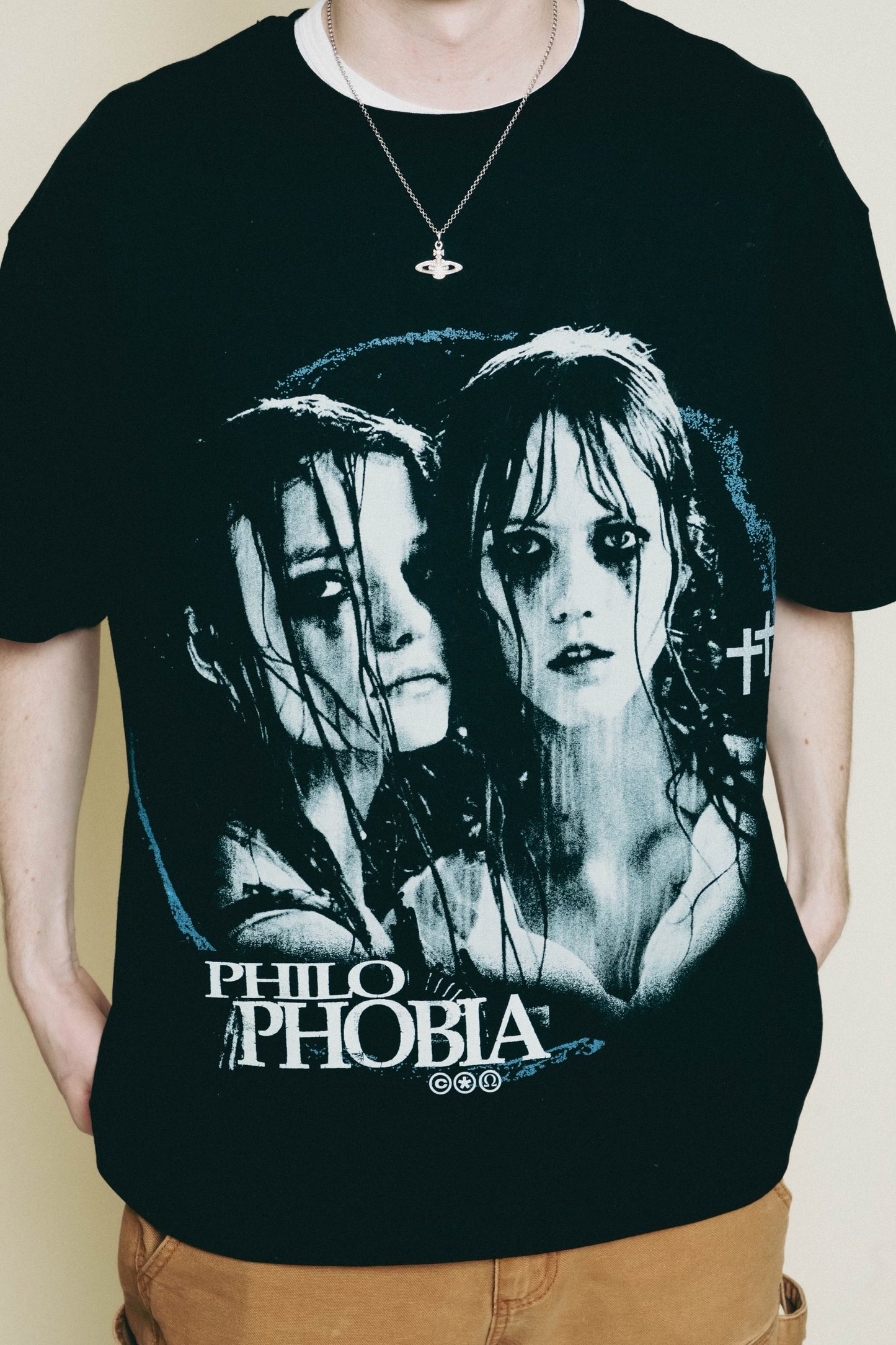 Oversized " 2 Girls" Tee - Philophobia.US